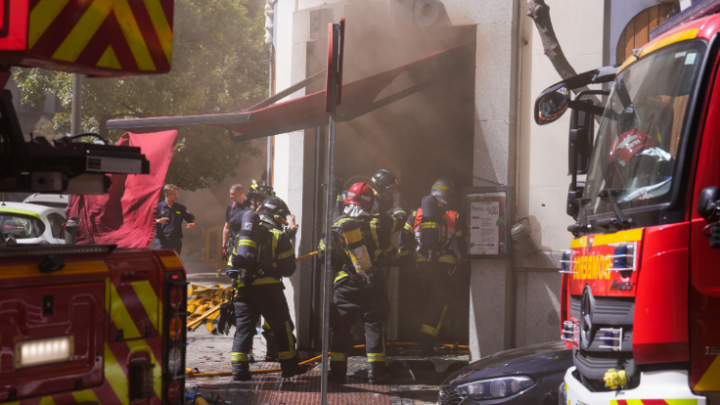 Incendio en restaurante de Madrid provoca heridas a nueve bomberos frente al Ministerio del Interior