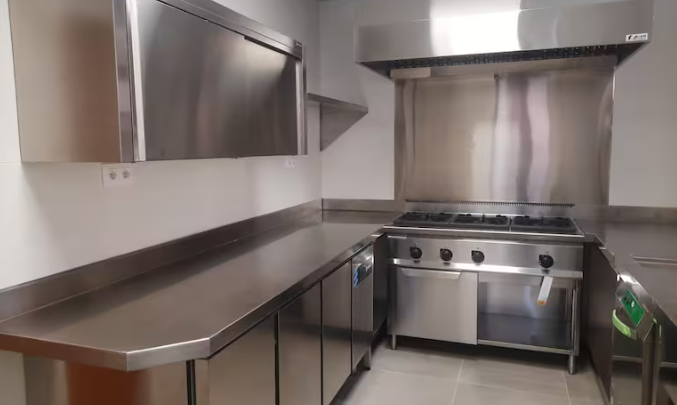 Nueva cocina para el comedor escolar y social de San Esteban de Litera da la bienvenida al curso