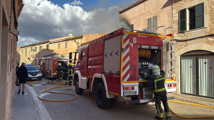 Colapsa una vivienda en Santanyí tras un imponente incendio
