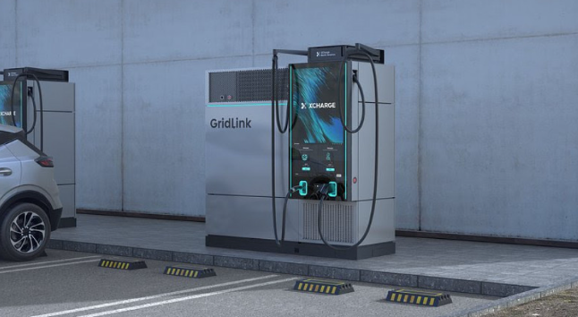 Sistema de recarga ultrarrápida con batería de 215 kWh y paneles solares integrados