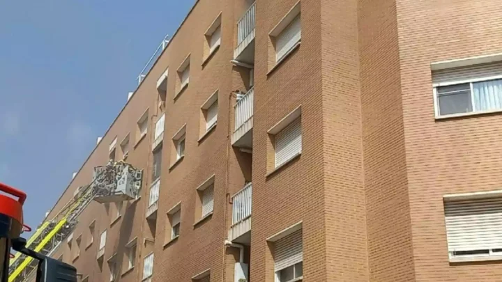 Incendio en una tienda de electrodomésticos en Tarragona obliga a evacuar a vecinos