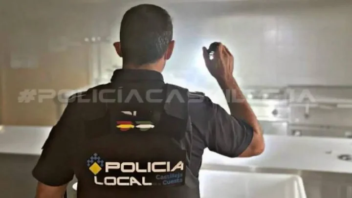 Incendio en un centro de mayores de Castilleja: la cocina, totalmente destruida por las llamas