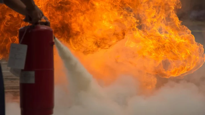 Incendio en Poio: una cocina arde y una vecina es hospitalizada