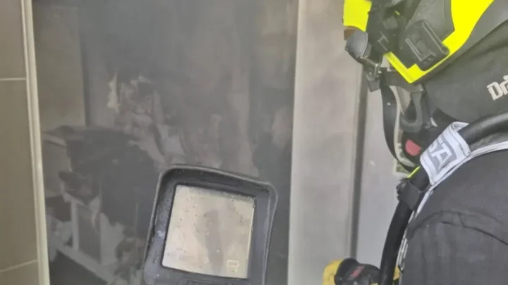 Incendio en una vivienda de Chiclana provoca daños en el salón sin causar heridos