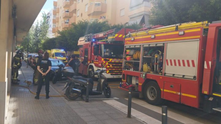 Incendio en el centro de Ibiza deja dos mujeres afectadas y varias mascotas rescatadas