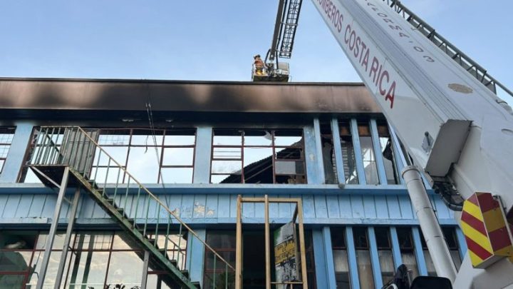 Tragedia en San José: incendio en hotel con permisos al día deja cinco víctimas mortales