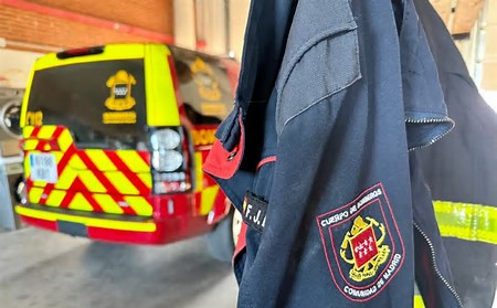 Incendio en una nave industrial de Torrejón de Ardoz moviliza a los servicios de emergencia