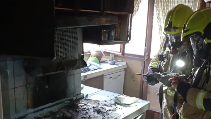 Un incendio en Tres Torres fue sofocado gracias a extintores. Descubre la importancia del extintor tipo F y su mantenimiento.