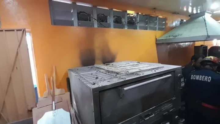 Prevención y reacción: claves tras el conato de incendio en un restaurante de la Feria Xmatkuil 2025- Una actuación ejemplar que demuestra la importancia de la seguridad en cocinas industriales.