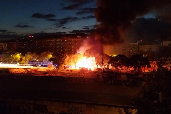 Incendio en el asentamiento de Bac de Roda: análisis exhaustivo y medidas preventivas