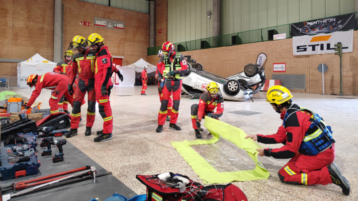Bomberos de España refuerzan su formación en rescate y extinción de incendios en vehículos eléctricos