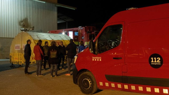 Tragedia en Lleida: un hombre fallece en el incendio de un edificio residencial: Las autoridades investigan las causas mientras los vecinos permanecen desalojados.