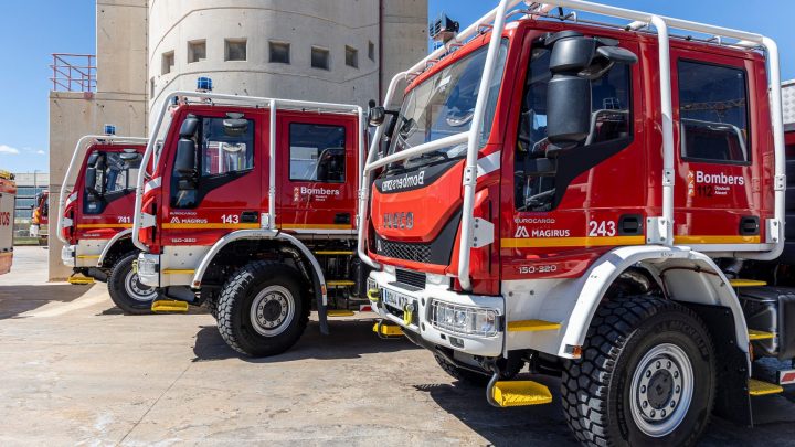 Incendio en el polígono Faima de Crevillente deja cuatro naves afectadas. Una emergencia que moviliza a múltiples dotaciones y genera alarma vecinal.