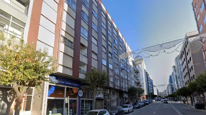 Una densa humareda en una cocina de Vigo moviliza a los servicios de emergencia. Evacuación rápida y actuación coordinada