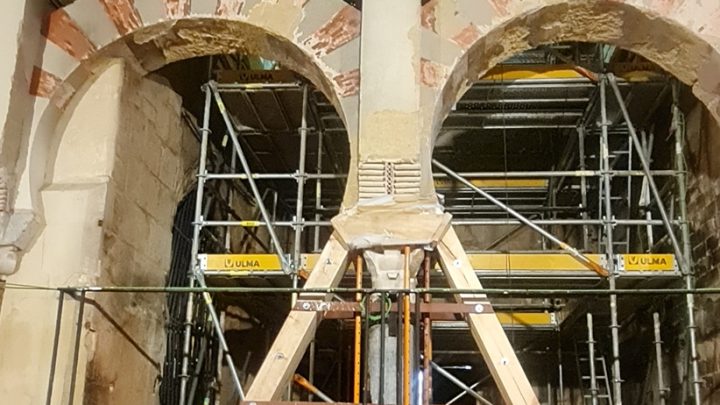 Restauración integral de la Mezquita de Córdoba tras el reciente incendio. Un análisis exhaustivo de la recuperación arquitectónica de un monumento único.