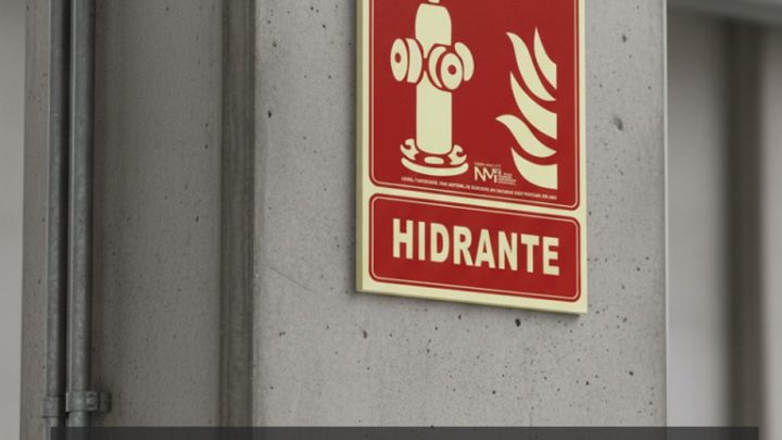 Qué señal de hidrante comprar para cumplir normativa en 2025: Guía esencial para entender la señalización de hidrantes en 2025.