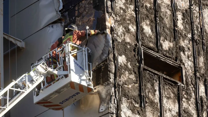 Revisión urgente de la seguridad hospitalaria tras el incendio en Santa Lucía. Un contexto que exige acciones inmediatas.