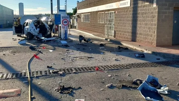 Explosión en Tarragona: Un menor, entre los dos heridos por el suceso en la gasolinera.