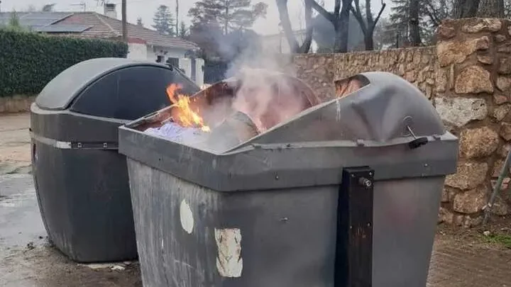 Soto del Real refuerza la prevención tras el incendio de un contenedor por cenizas mal depositadas. Alerta municipal