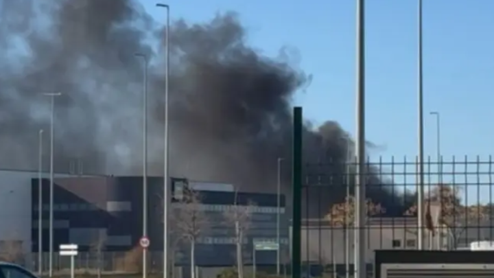 Los Bomberos de Zaragoza controlan un incendio en una empresa de la Plataforma Logística Plaza