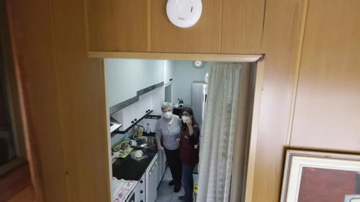 Instalación obligatoria en las casas de detectores de humo. España ante una emergencia silenciosa en la seguridad del hogar.