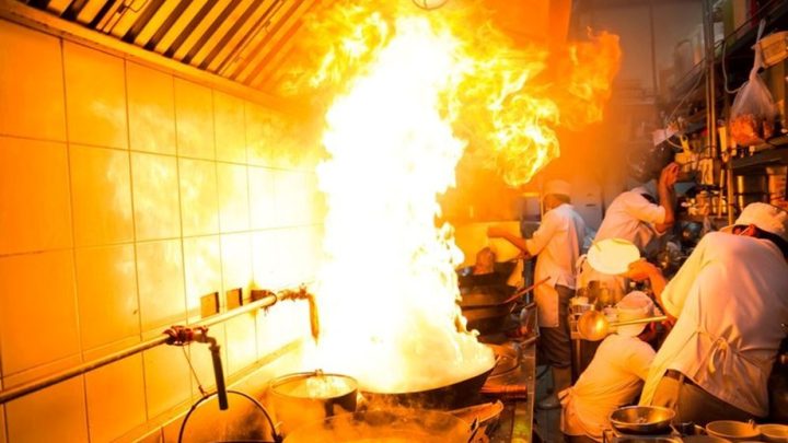 Extinción automática para cocinas en Badalona. Seguridad integral para cocinas profesionales de alto rendimiento.