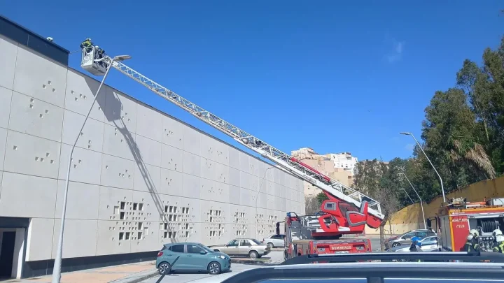 Respuesta inmediata ante un conato de incendio en una instalación deportiva de Ceuta. Intervención eficaz y restablecimiento