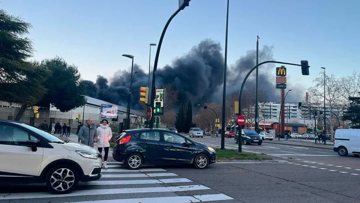 El incendio en la planta de reciclaje de Saica en Zaragoza: cronología, control y lecciones en seguridad industrial. Un fuego que mantuvo en vilo