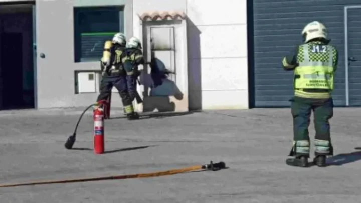 Intervención urgente en el polígono La Serna de Tudela tras un incendio en un cuadro eléctrico. Actuación rápida en el polígono La Serna