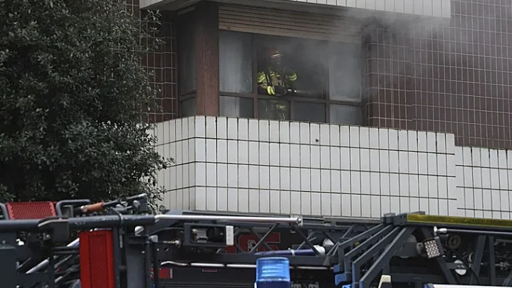 Incendio en vivienda de Gijón deja dos heridos tras originarse el fuego en la cocina
